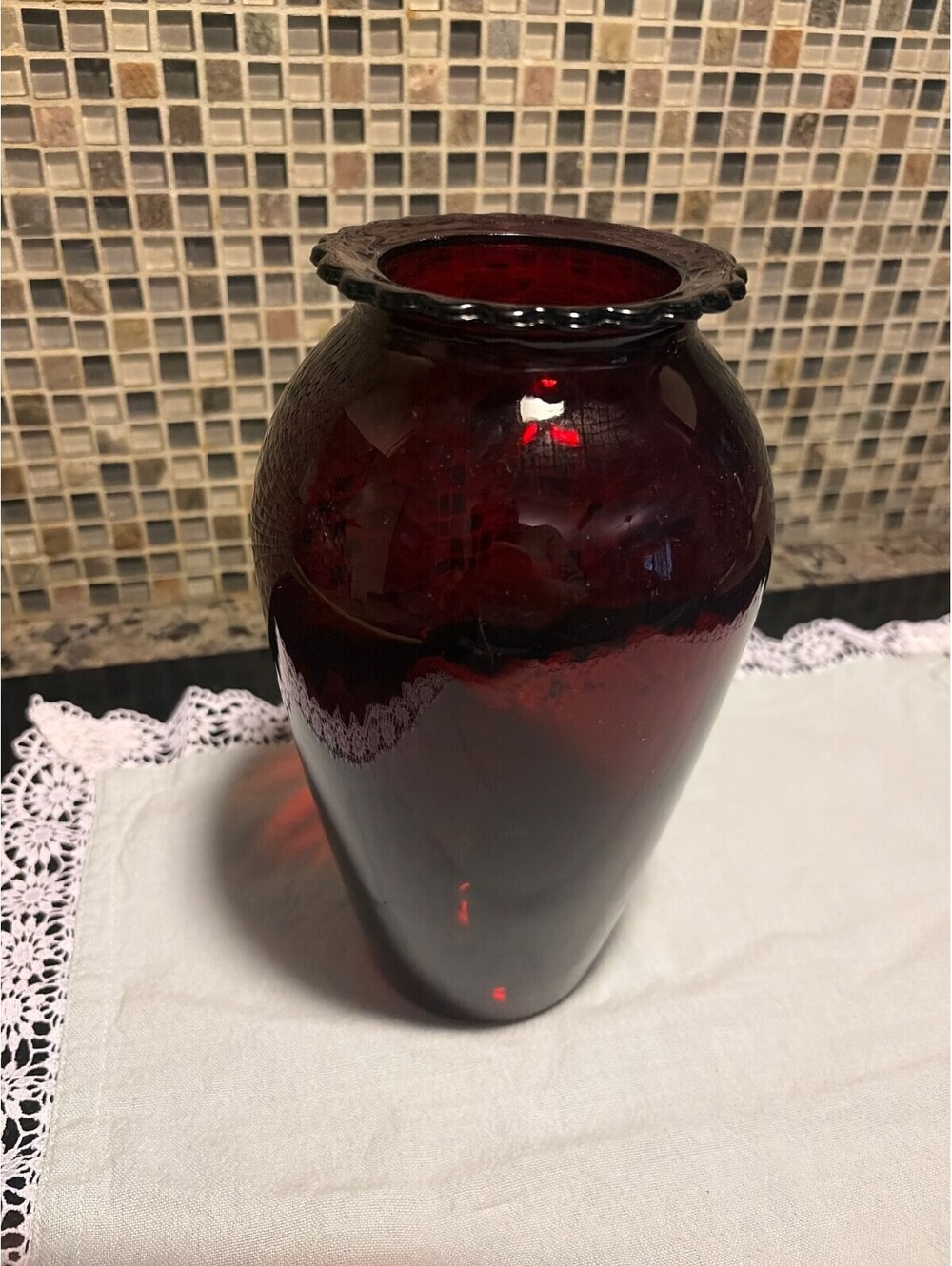 Ruby Royal Red Vase 9 Inch Tall By Anchor Hocking￼